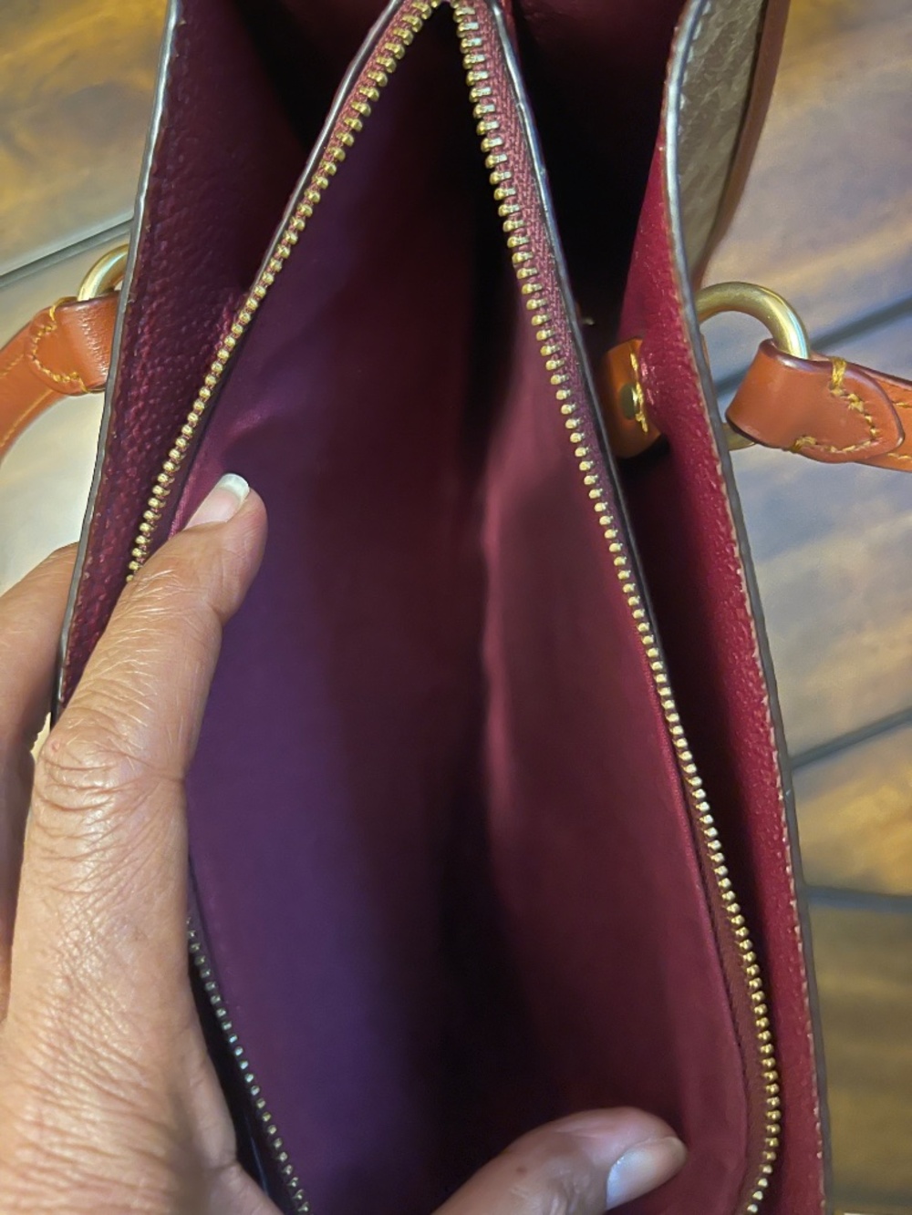 Handbag - Picture 9 of 12